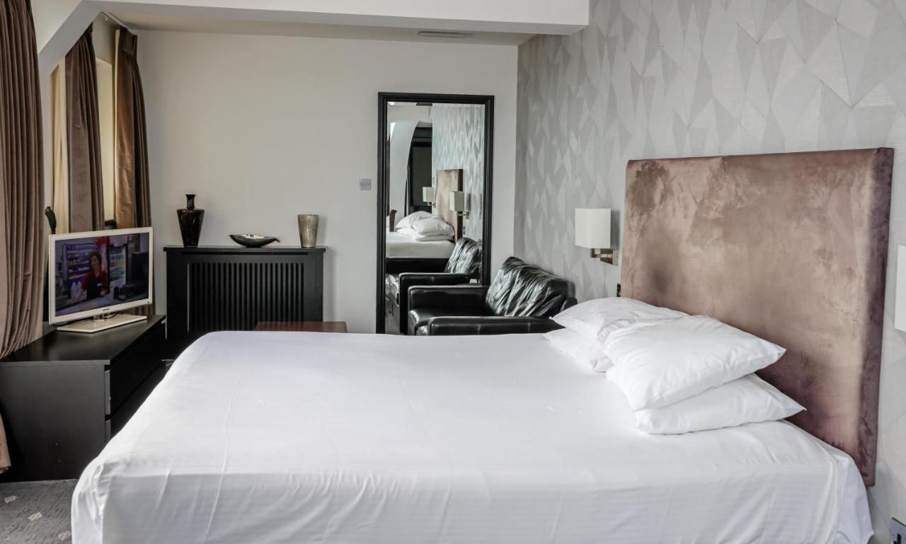 Suncliff Hotel - Oceana Collection Bournemouth Bagian luar foto