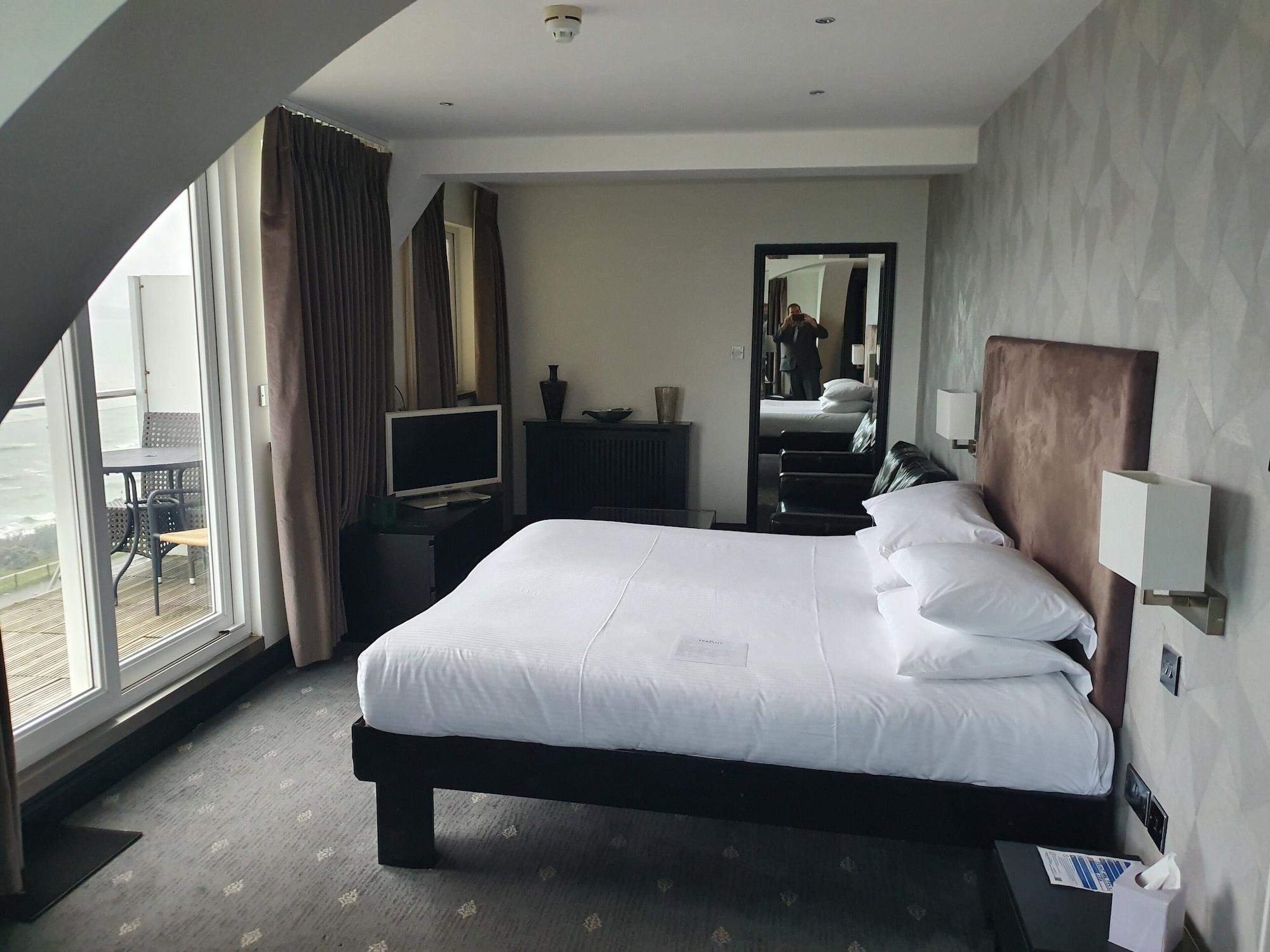 Suncliff Hotel - Oceana Collection Bournemouth Bagian luar foto